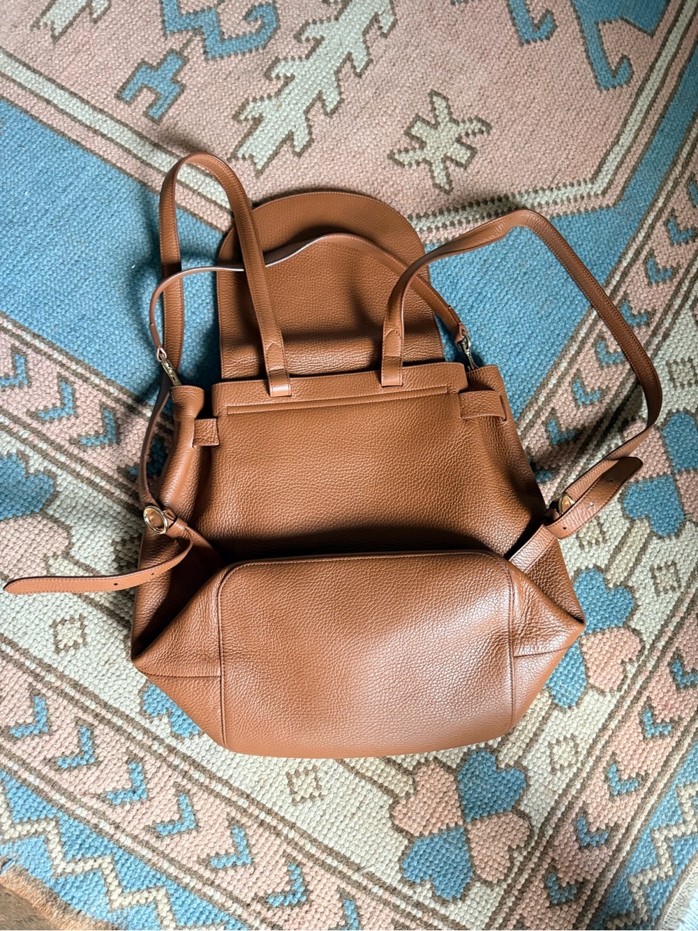 Cuyana Women’s Tan Leather backpack with shoulder strap - Picture 3 of 6